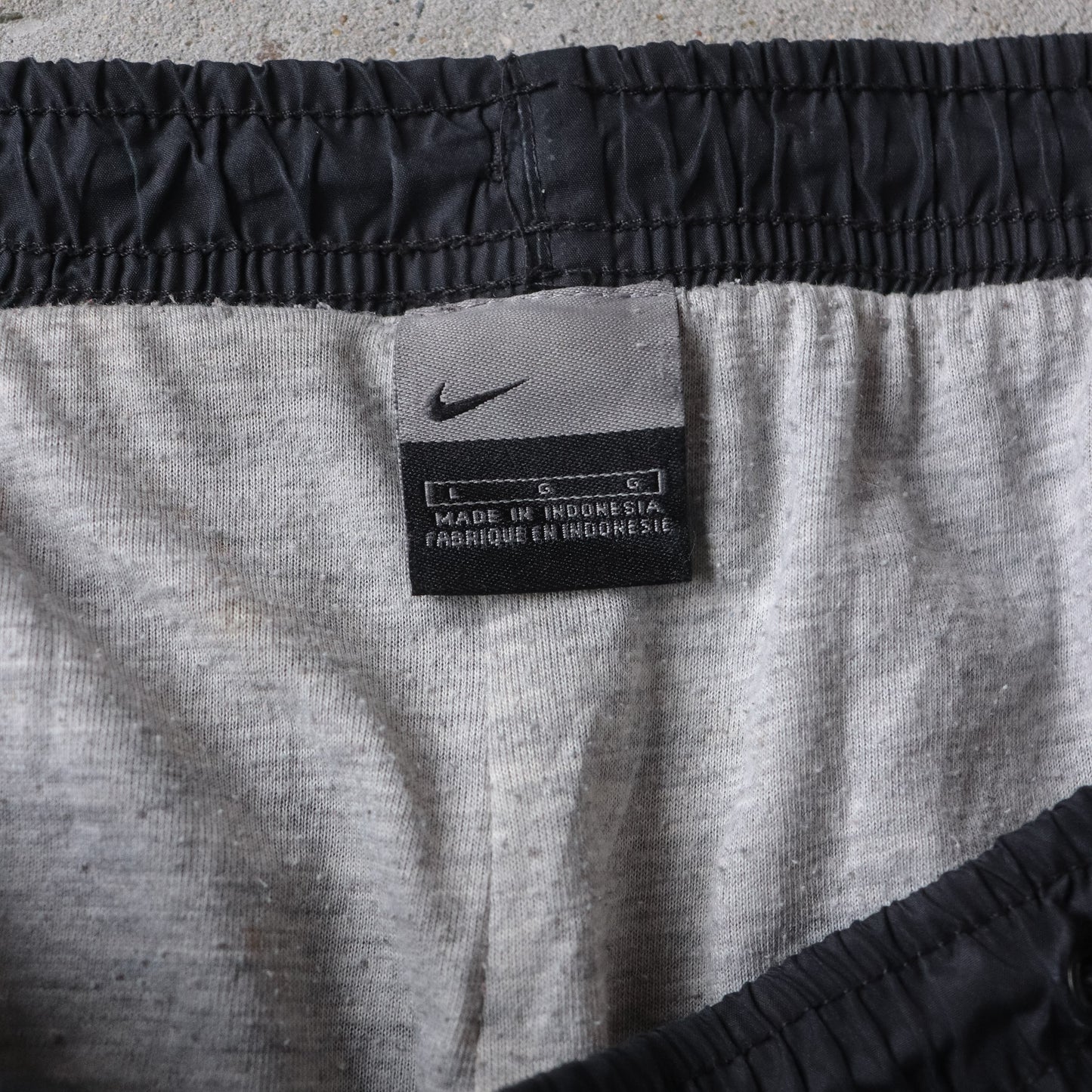 Vintage 2000s Nike Spellout Track Pants - L