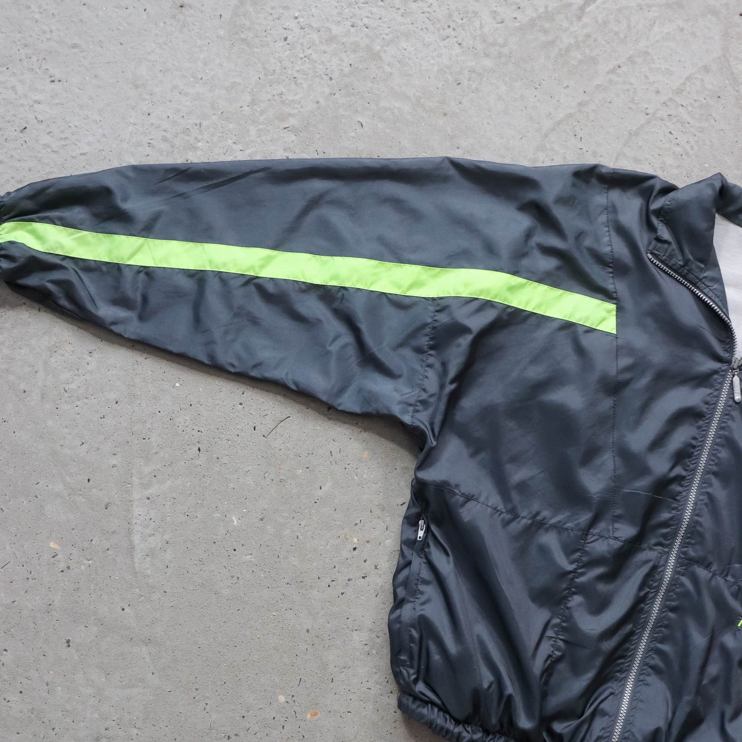 Nike International Embroidered Windbreaker Jacket - 90s (M)