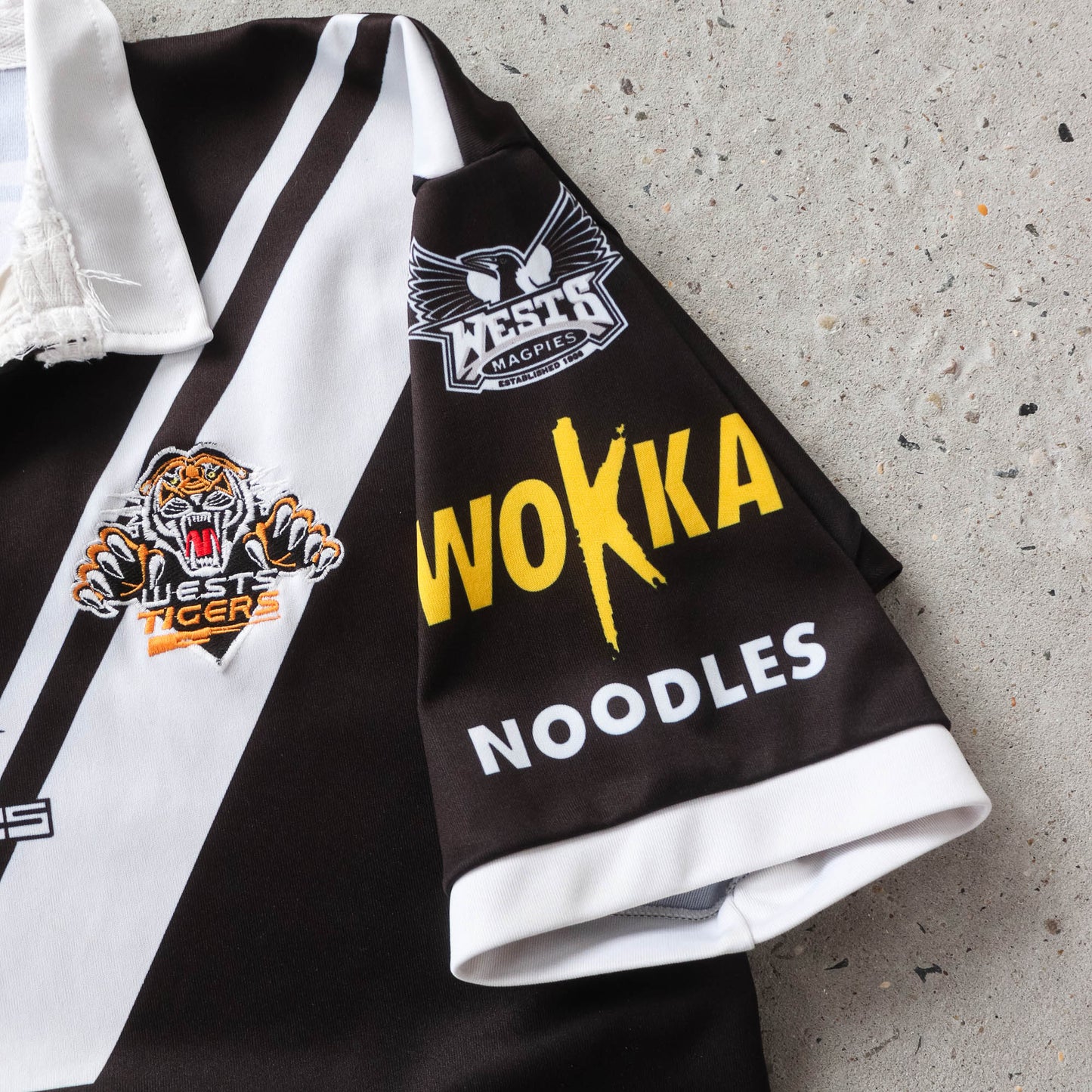 Vintage 2005 Wests Tigers Heritage NRL Jersey - L