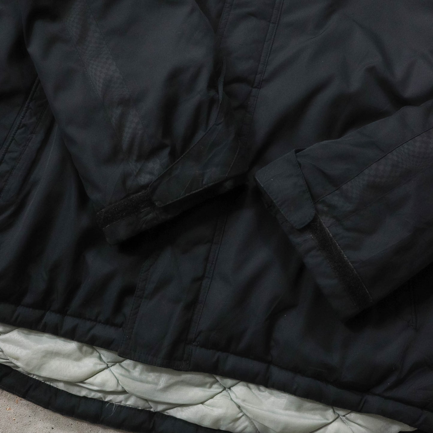 Vintage 2000s Nike Air Max TN Carbon Quilted Jacket - L