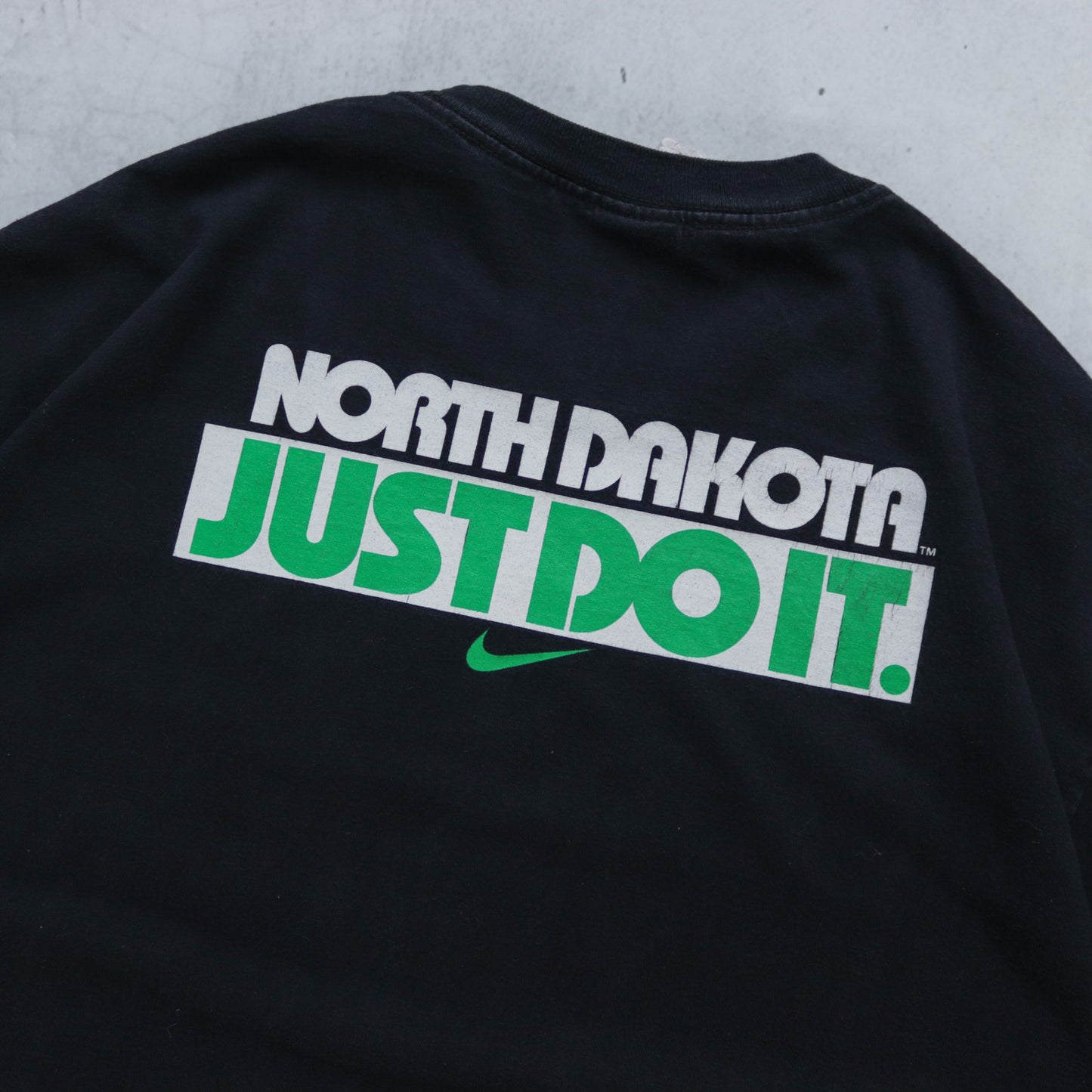 Vintage 90s North Dakota Fighting Sioux Nike Tee - L