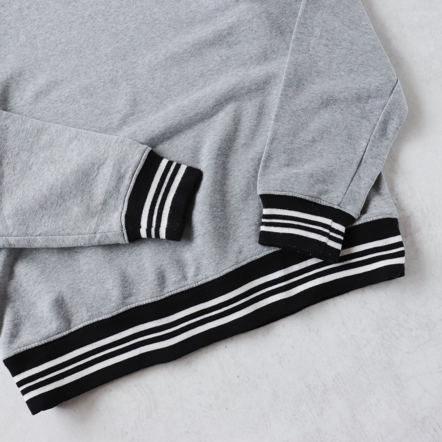 Vintage 90s Nike Mini Swoosh Sweatshirt - M