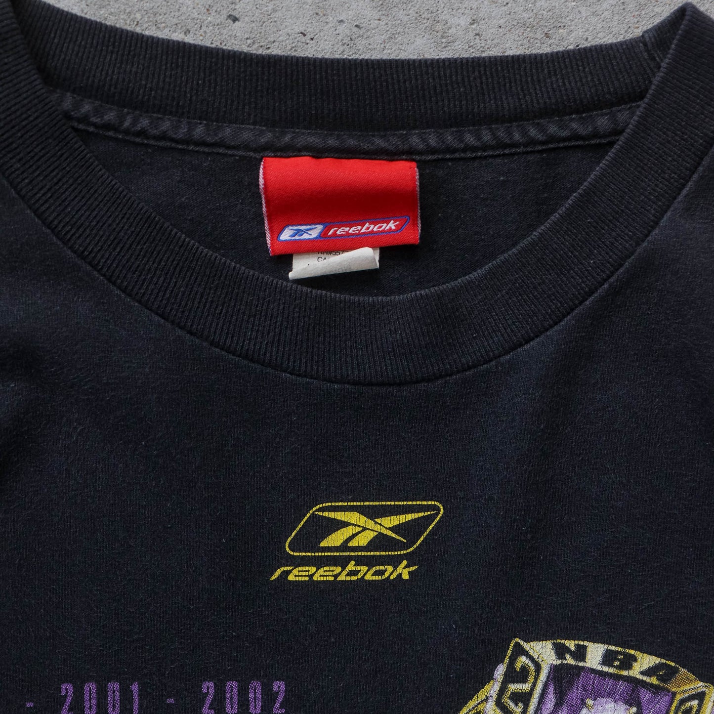 Los Angeles Lakers 3-Peat NBA Champions Tee - 2002 (M)