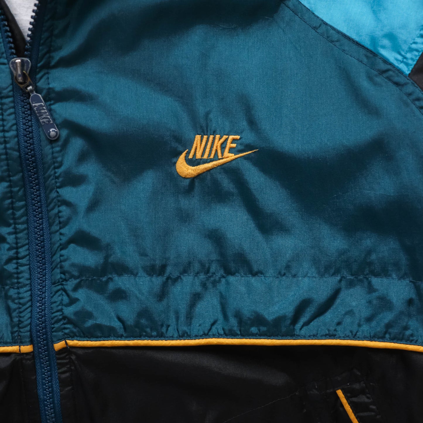 Nike Sports & Fitness Embroidered Windbreaker Jacket - 90s (M)