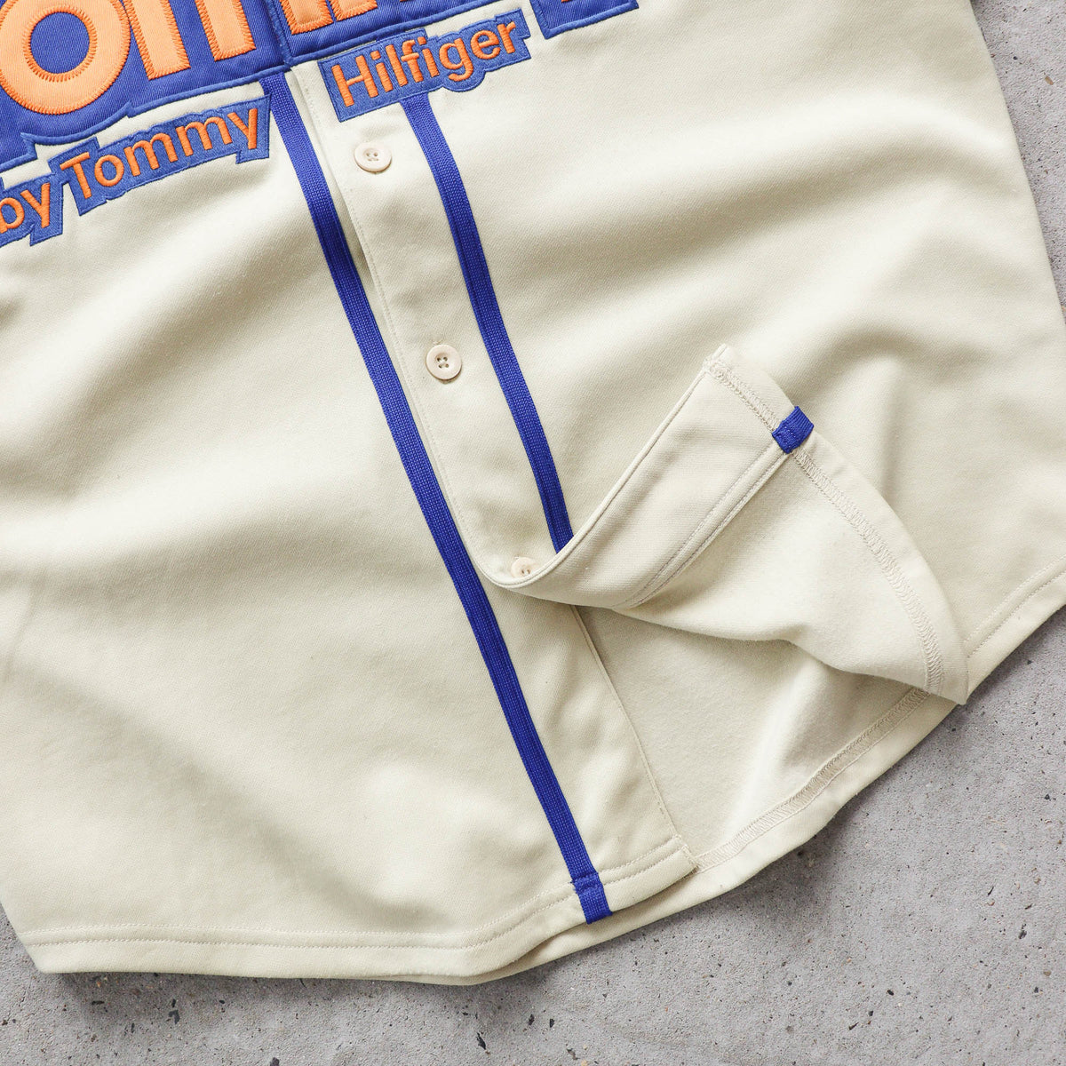 Tommy Hilfiger Spellout Baseball Jersey – 90s (M)