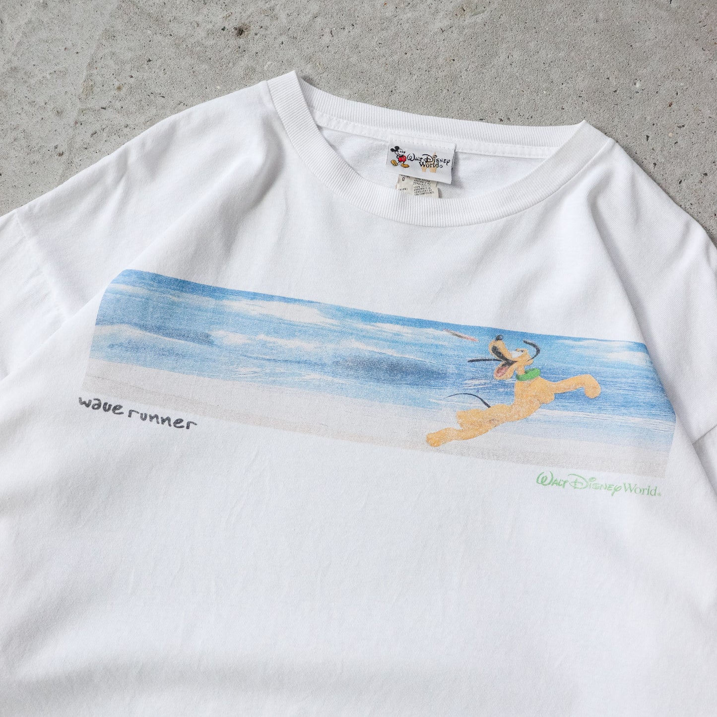 Vintage 90s Goofy Waverunner Disney Tee - L - AL Vintage