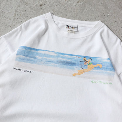 Vintage 90s Goofy Waverunner Disney Tee - L - AL Vintage