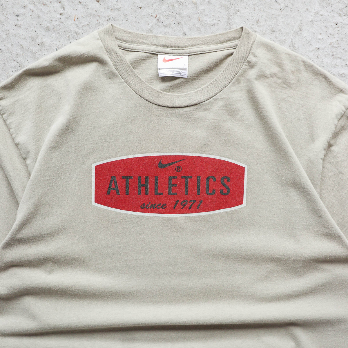 Nike Athletics Spellout Tee - 90s (L)