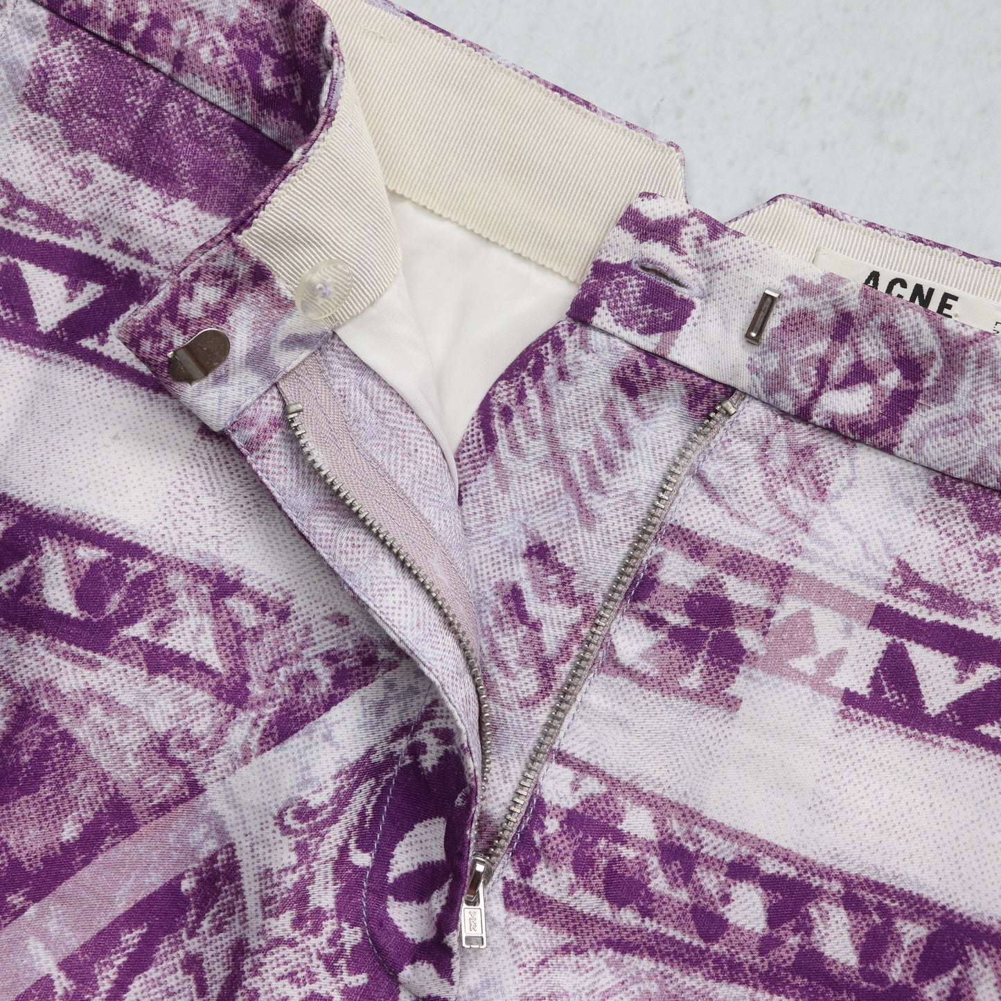 Acne Studios Karma Currency Illuminati Shorts - 34