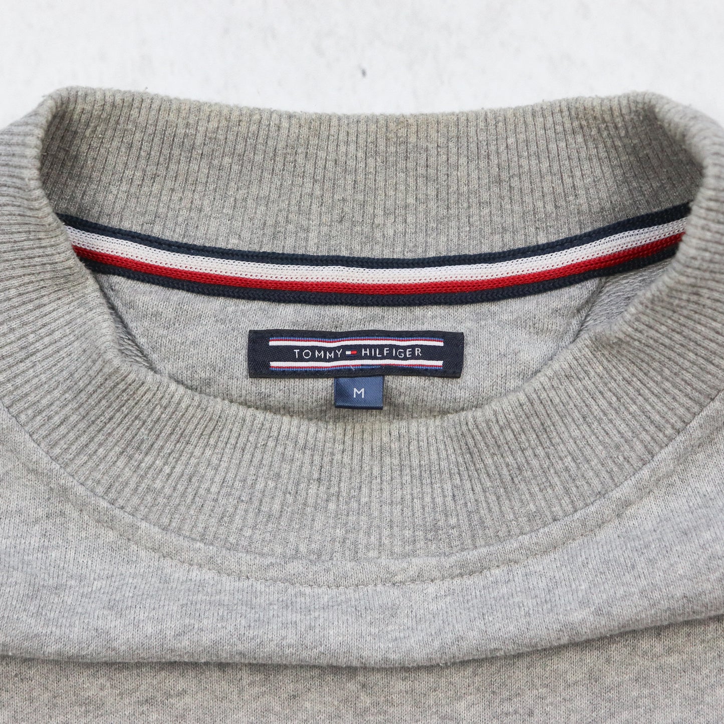 Vintage 2000s Tommy Hilfiger Embroidered Sweatshirt - M