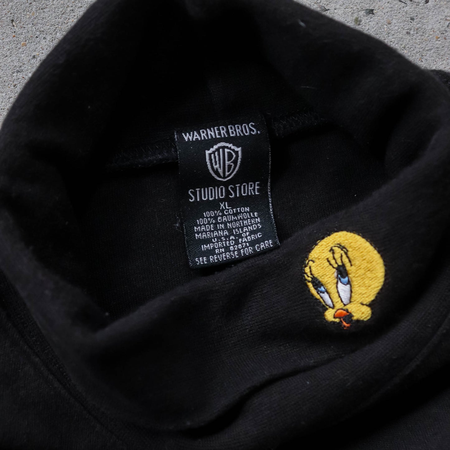 Tweety Bird Embroidered Mockneck Shirt - 90s (S)