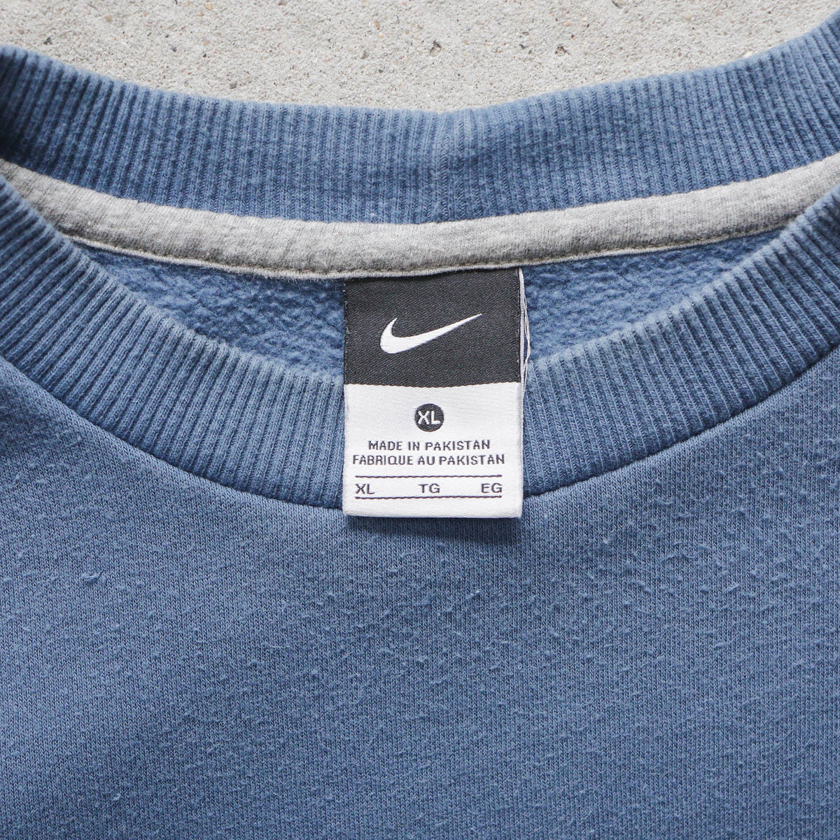Nike Mini Swoosh Embroidered Sweatshirt – 2000s (XL)