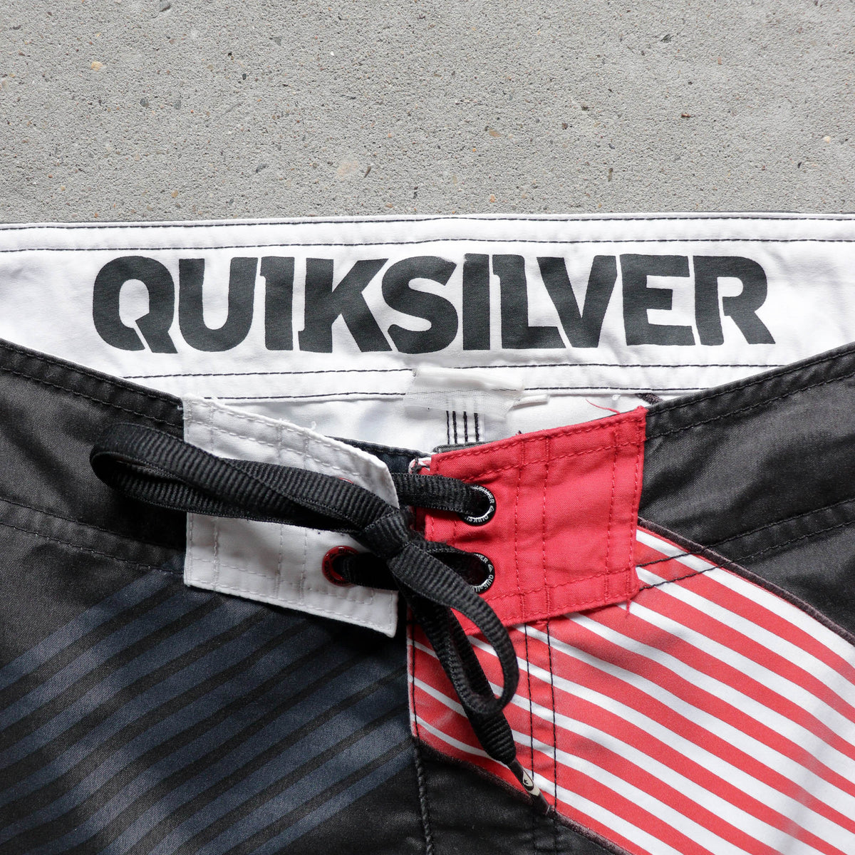 Quiksilver Embroidered Logo Boardshorts – 2000s (34)