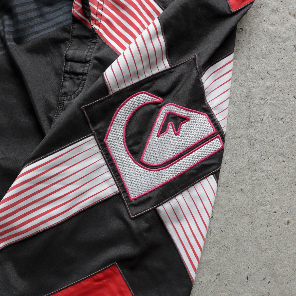 Quiksilver Embroidered Logo Boardshorts – 2000s (34)