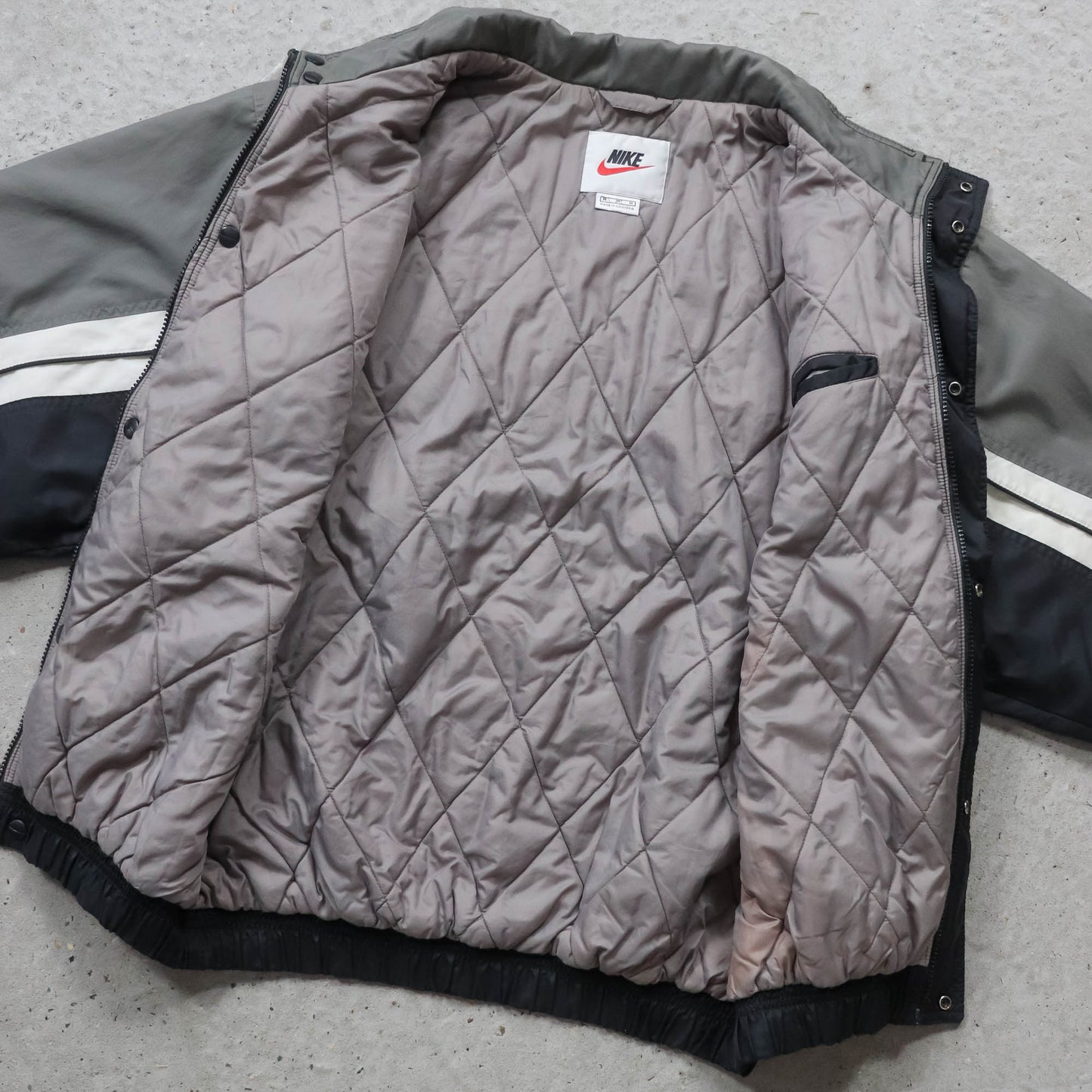 Nike Embroidered Spellout Puffer Jacket - 90s (M)