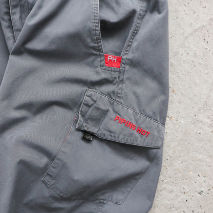 Piping Hot Utility Cargo Shorts – 2000s (34)