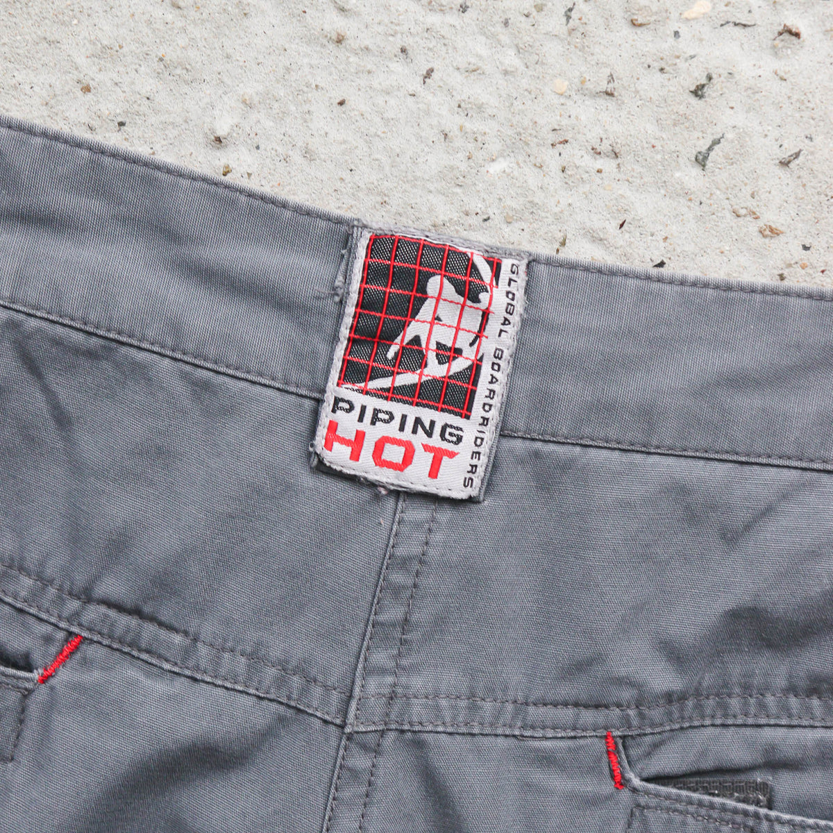 Piping Hot Utility Cargo Shorts – 2000s (34)