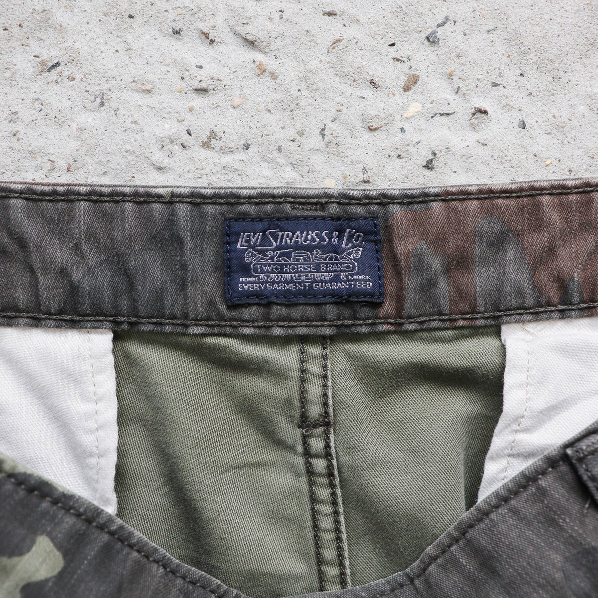 Levi's Camo Cargo Shorts - 2000s (36)