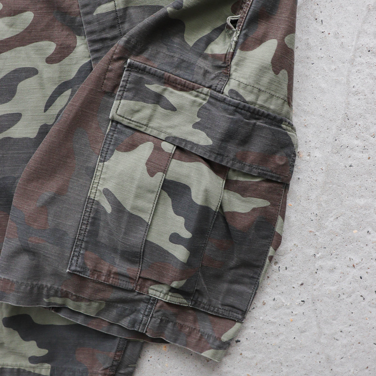 Levi's Camo Cargo Shorts - 2000s (36)
