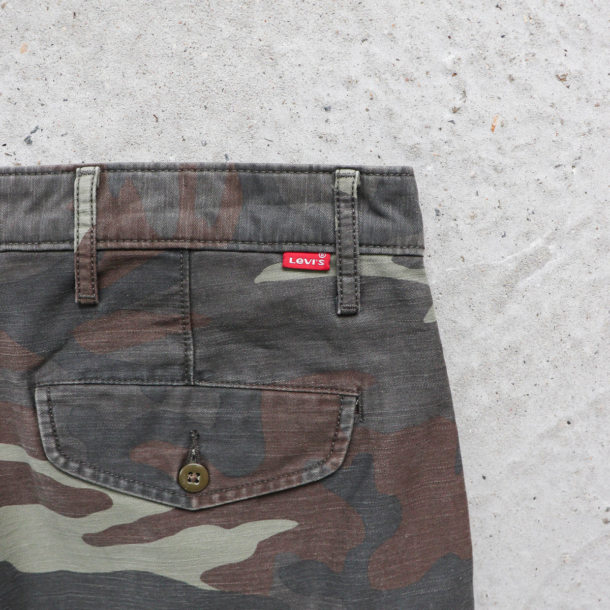Levi's Camo Cargo Shorts - 2000s (36)