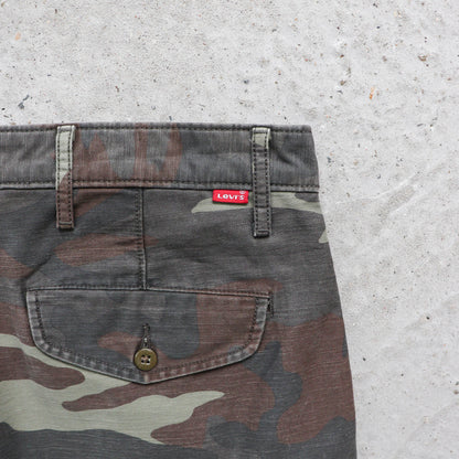 Levi's Camo Cargo Shorts - 2000s (36)