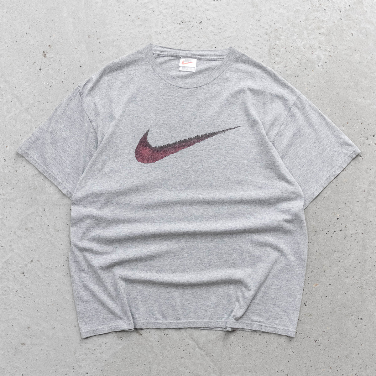 Nike Big Swoosh Graphic Tee – 90s (L)