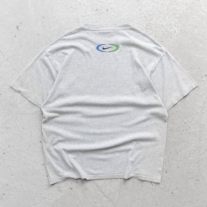 Nike Air Oval Swoosh Tee – 90s (M)