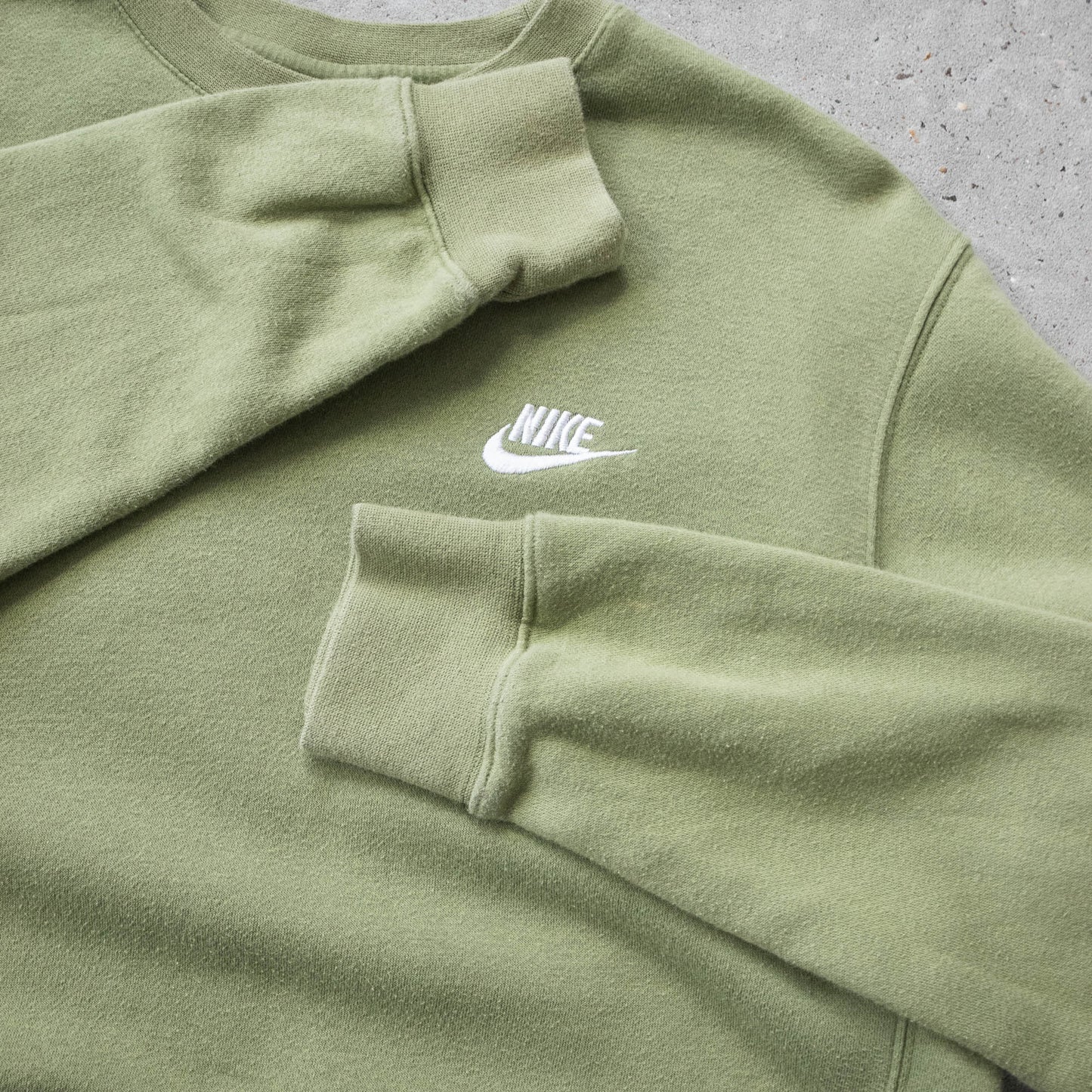Vintage 2000s Nike Swoosh Embroidered Sweatshirt - M