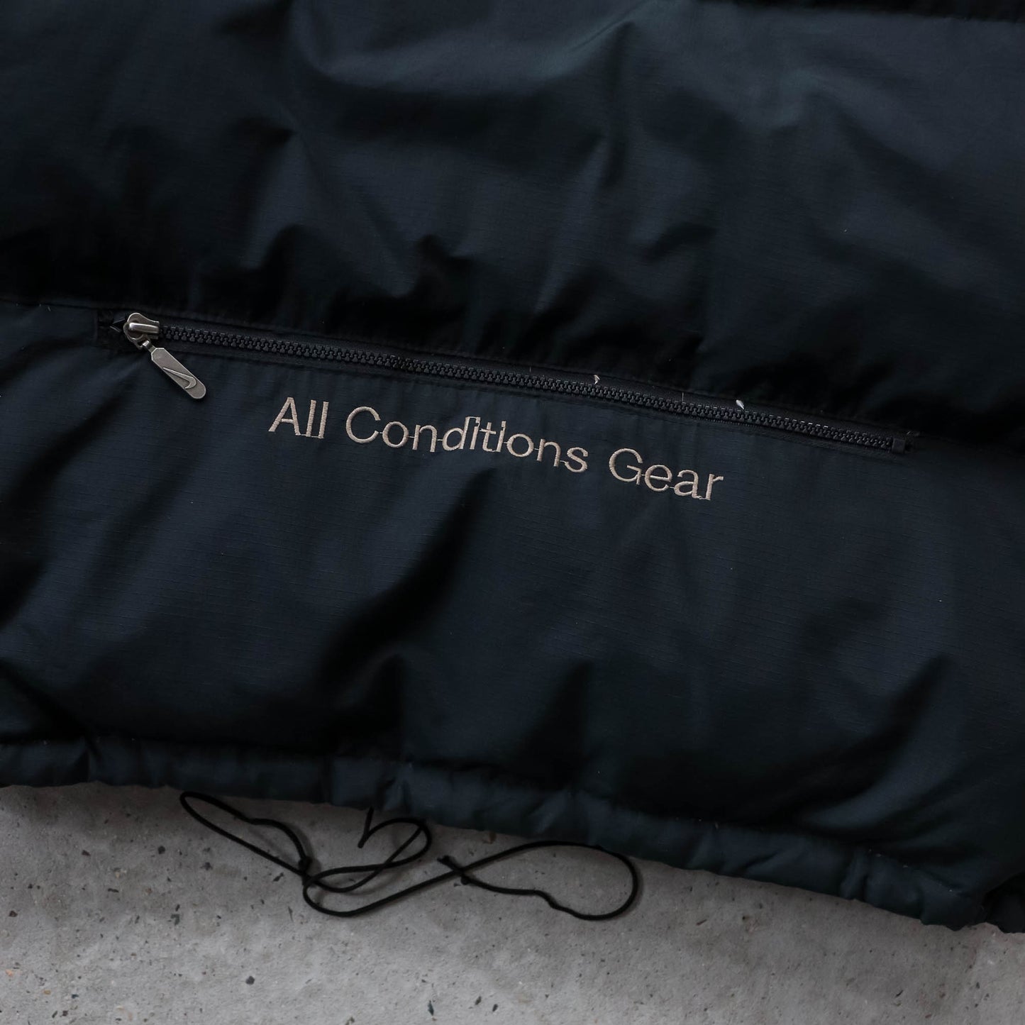 Nike ACG White Sport Down Puffer Jacket - 90s (L)