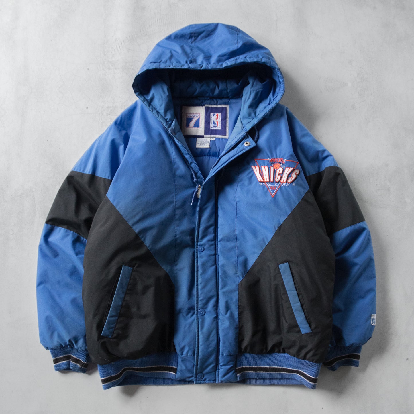 Vintage 90s New York Knicks Logo 7 NBA Puffer Jacket - L