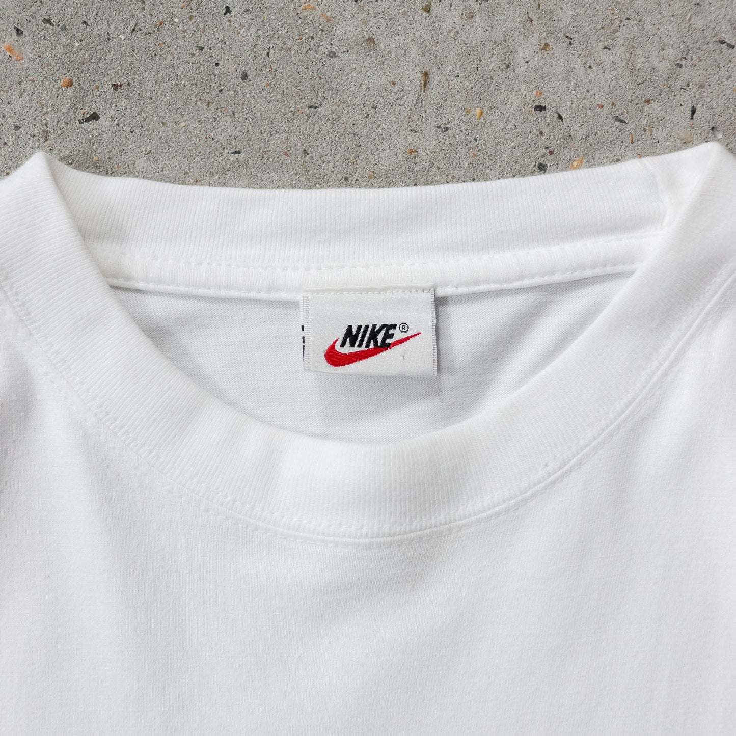 Vintage 90s Nike Mini Swoosh Embroidered Tee - M