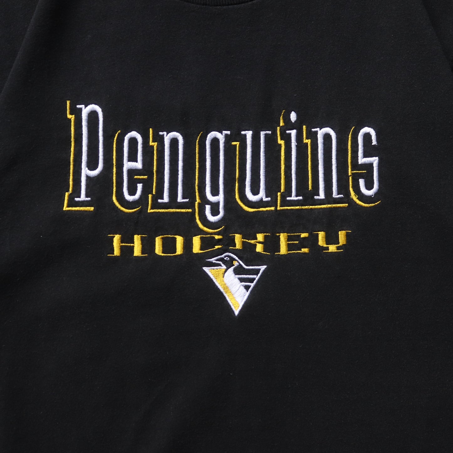 Vintage 90s Pittsburgh Penguins Embroidered NHL Tee - M