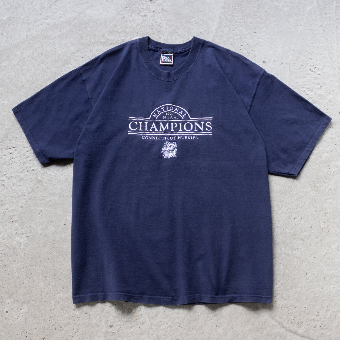 Vintage 1999 UConn Huskies NCAA Champions Tee - XL