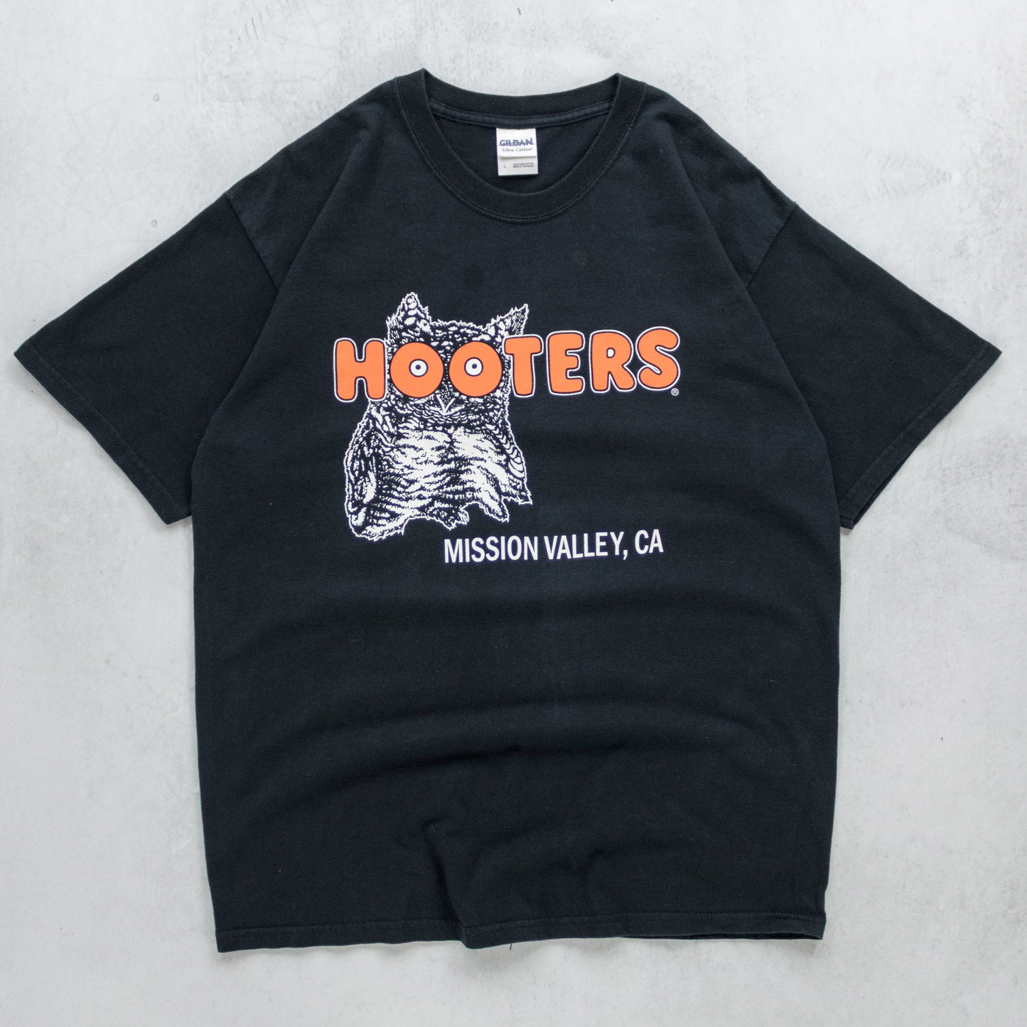 Vintage 90s Hooters California Tee - L