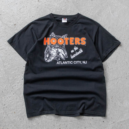 Vintage 2000s Hooters Delightfully Tacky Tee - L