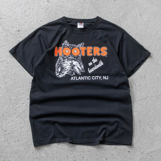 Vintage 2000s Hooters Delightfully Tacky Tee - L