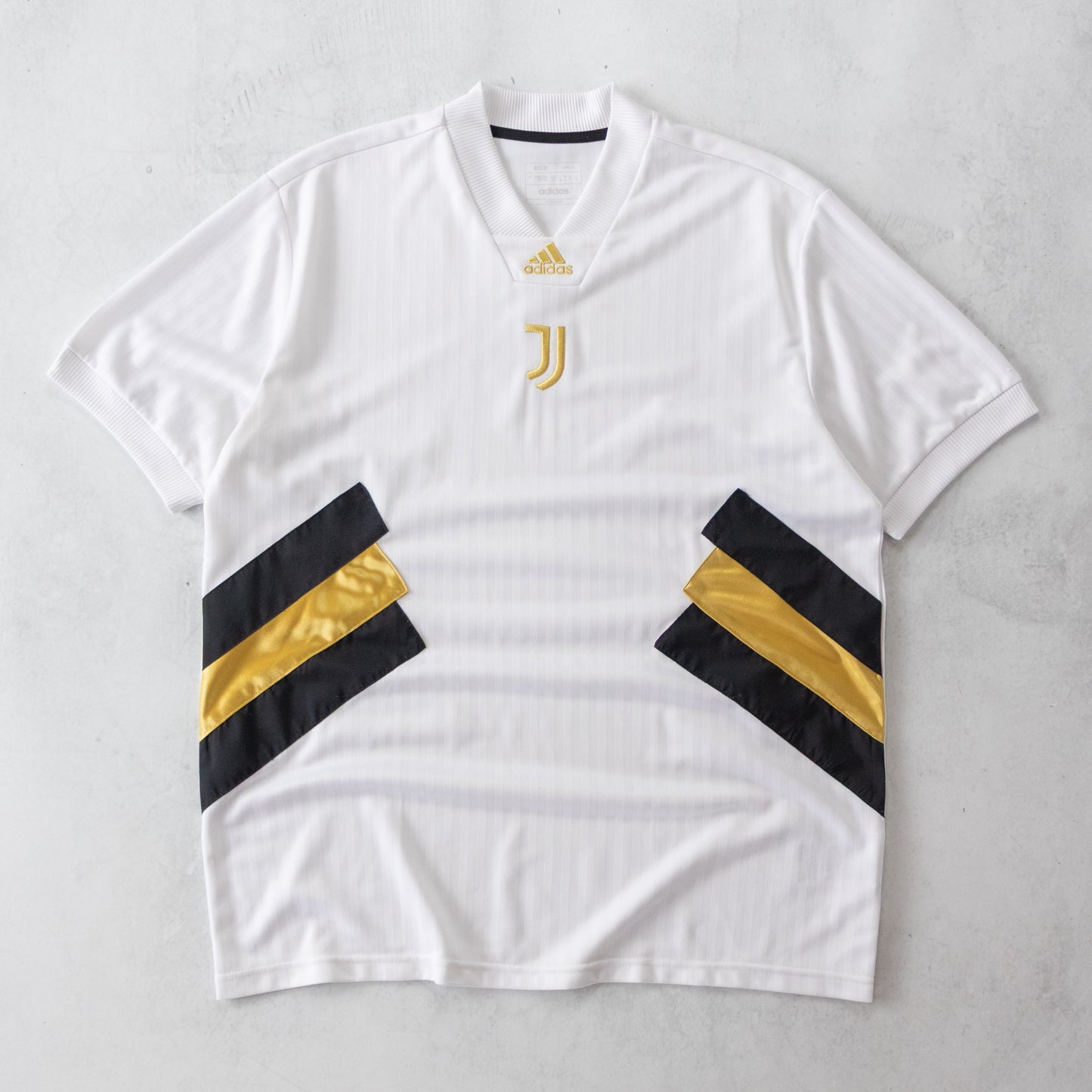 Juventus FC 2022 Adidas Football Jersey - L