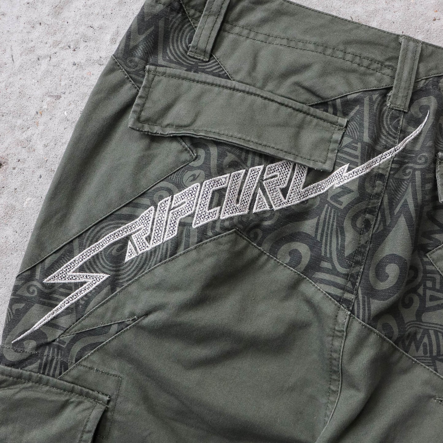 Rip Curl Embroidered Cargo Pants - 2000s (30x30)