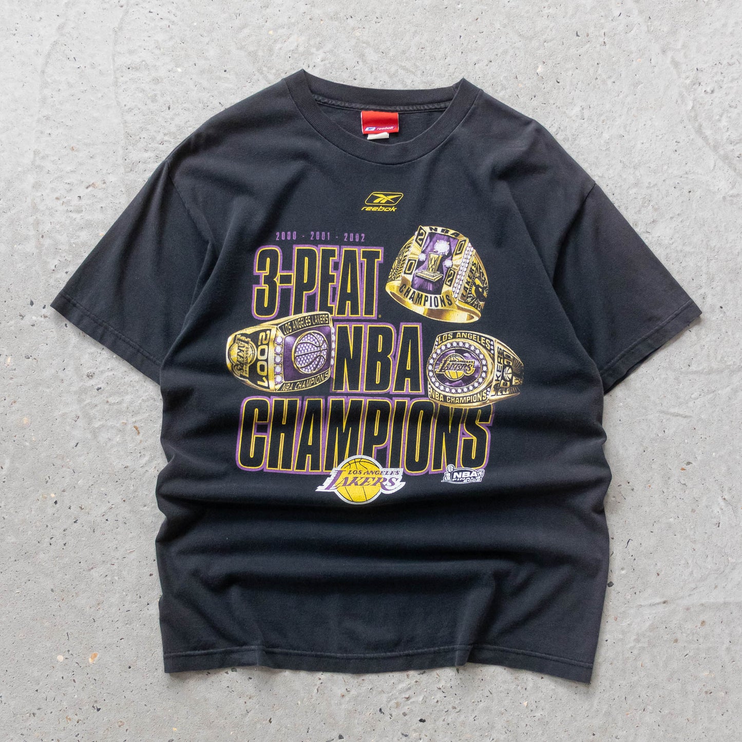 Los Angeles Lakers 3-Peat NBA Champions Tee - 2002 (M)
