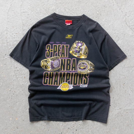 Los Angeles Lakers 3-Peat NBA Champions Tee - 2002 (M)