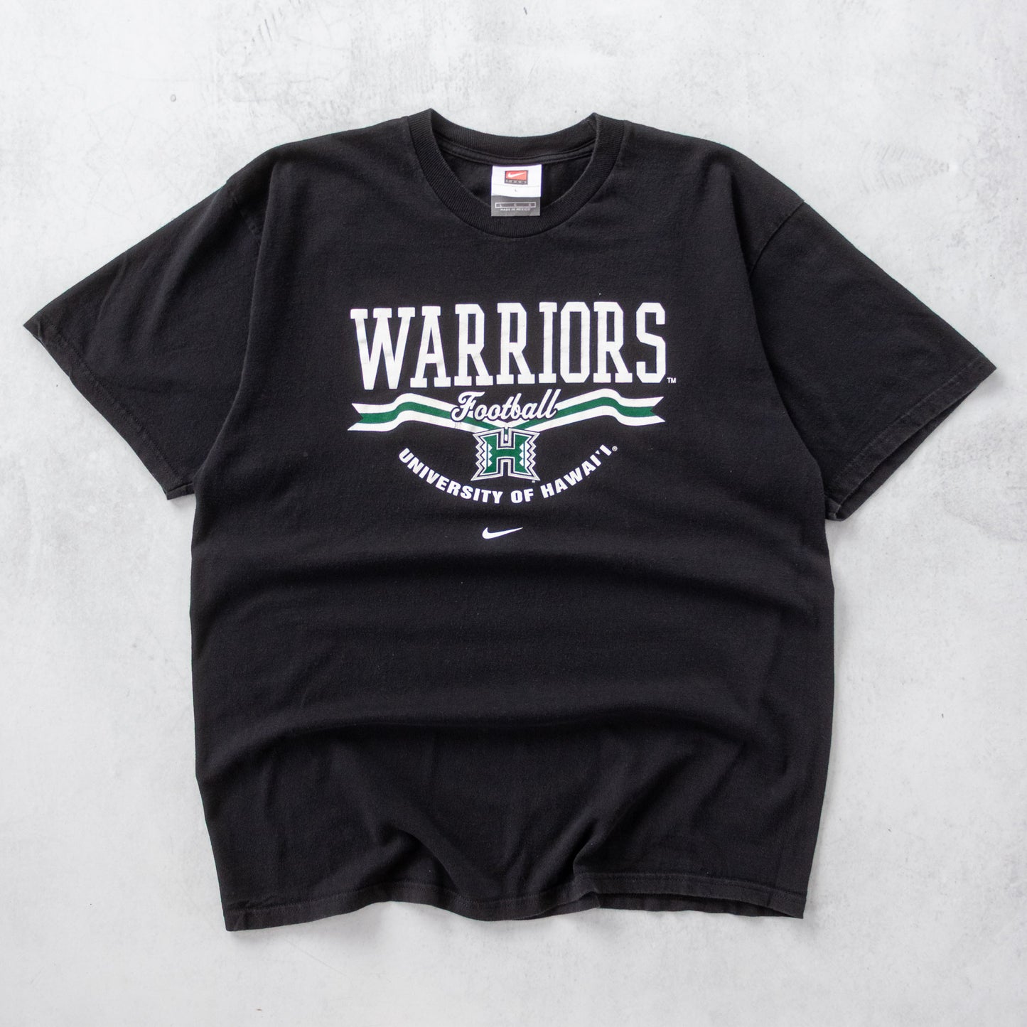 Vintage Nike Hawaii Rainbow Warriors NCAA Tee - L