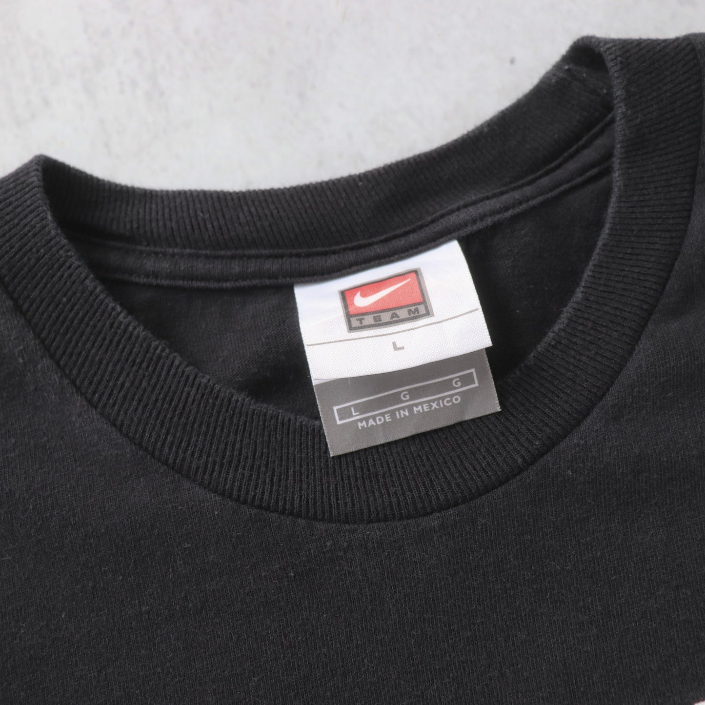 Vintage Nike Hawaii Rainbow Warriors NCAA Tee - L