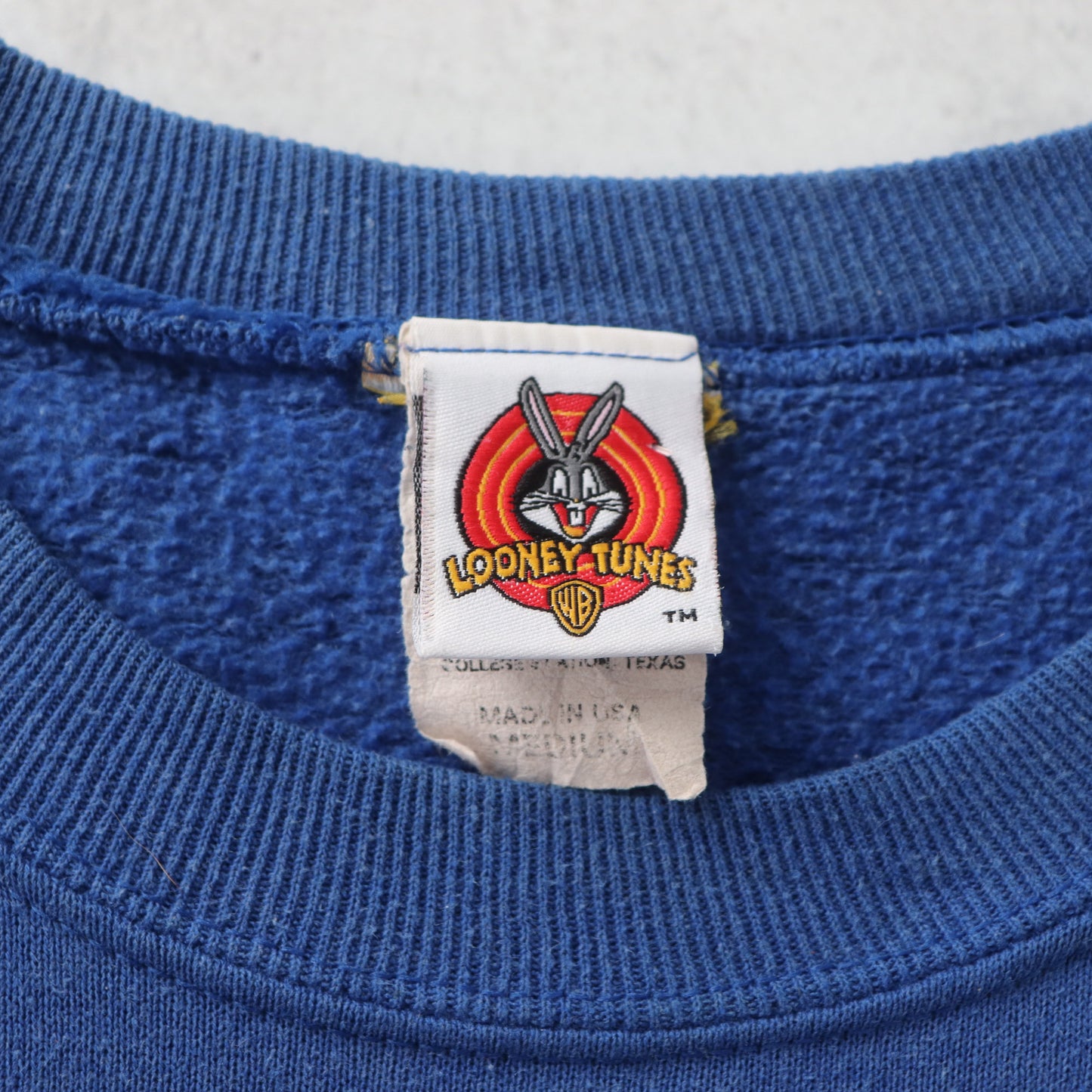 Vintage 90s Kentucky Wildcats x Looney Tunes NCAA Sweatshirt - M