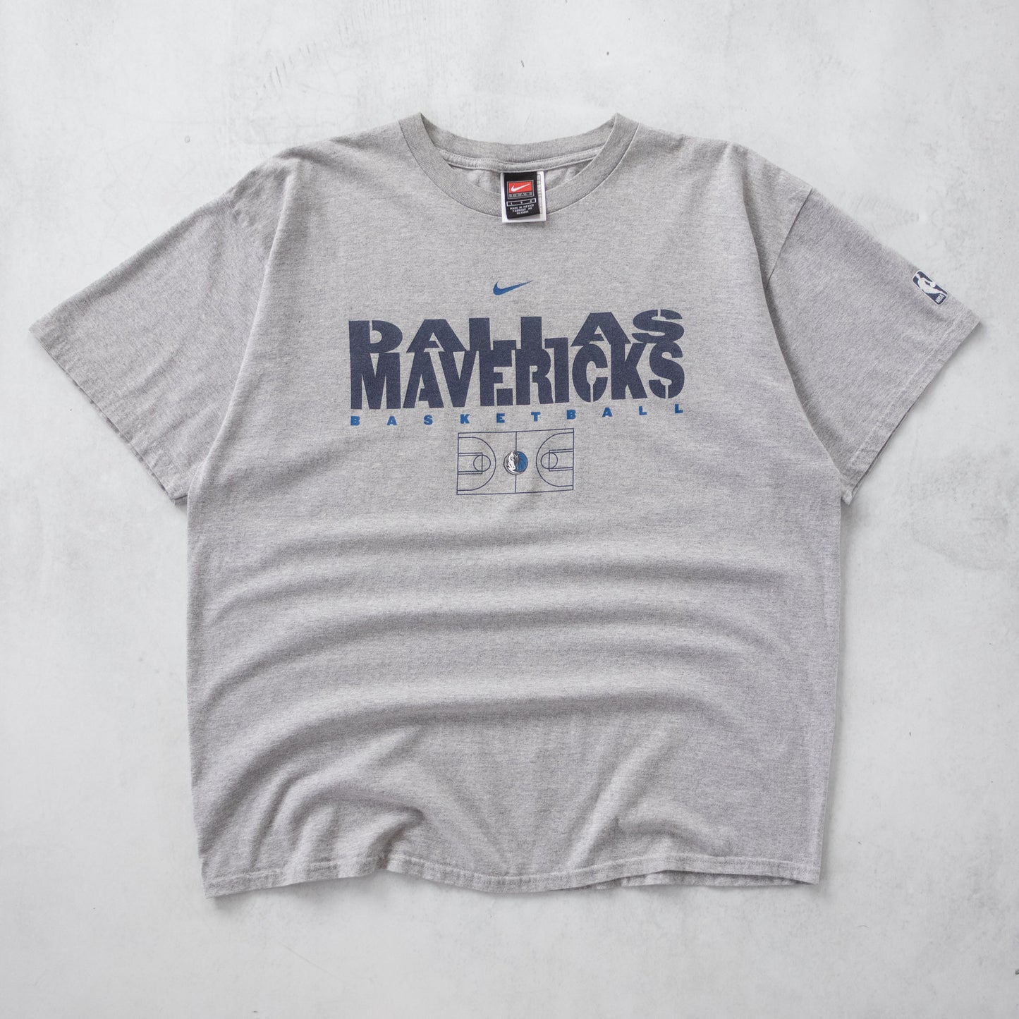 Vintage Nike Dallas Mavericks NBA Tee - L