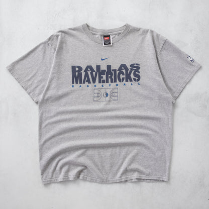 Vintage Nike Dallas Mavericks NBA Tee - L