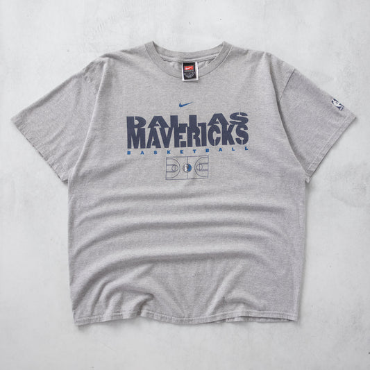 Vintage Nike Dallas Mavericks NBA Tee - L