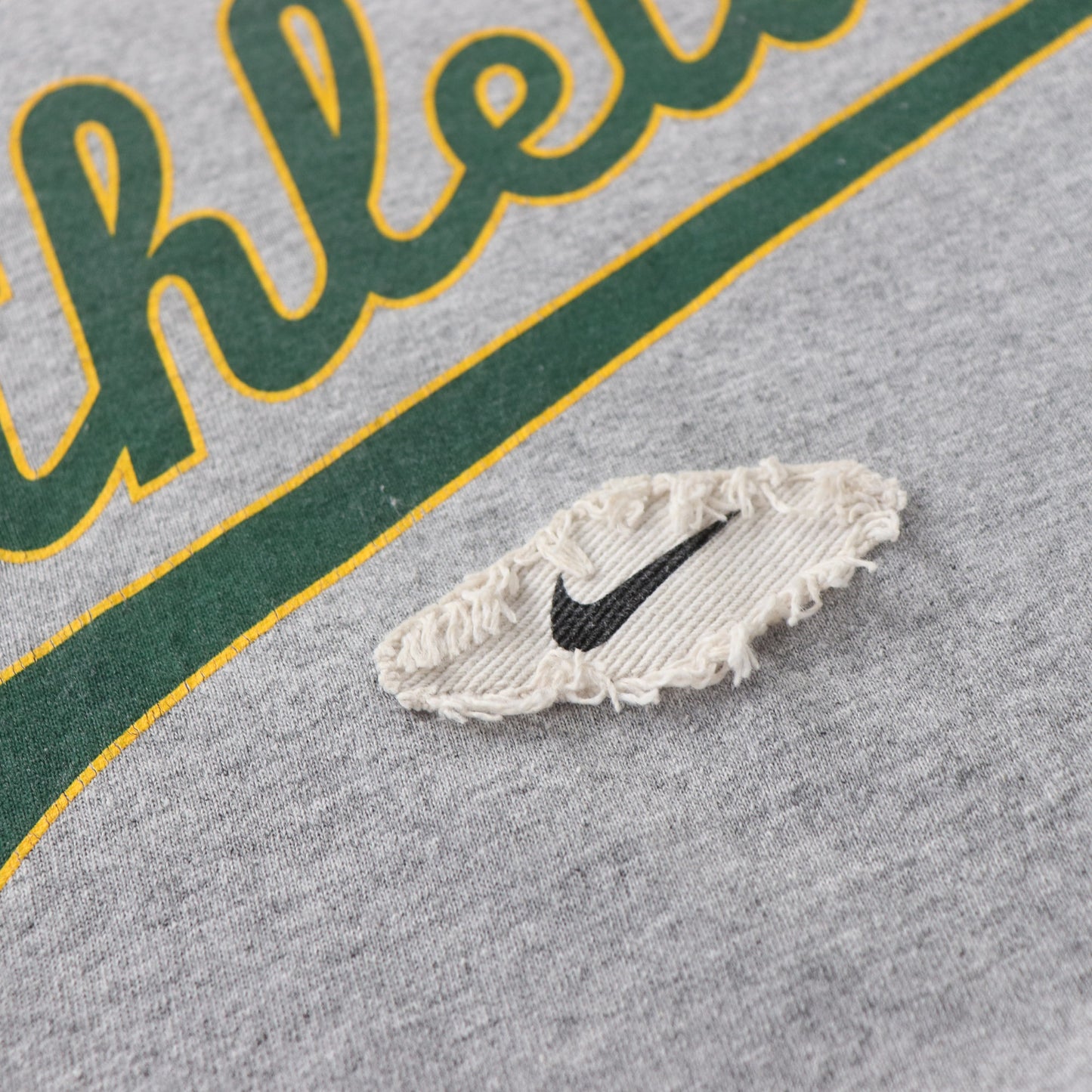 Vintage Nike Oakland Athletics MLB Tee - L