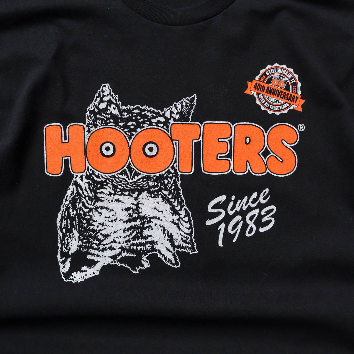 Hooters Still Shakin Graphic Tee - 2000s (XL)