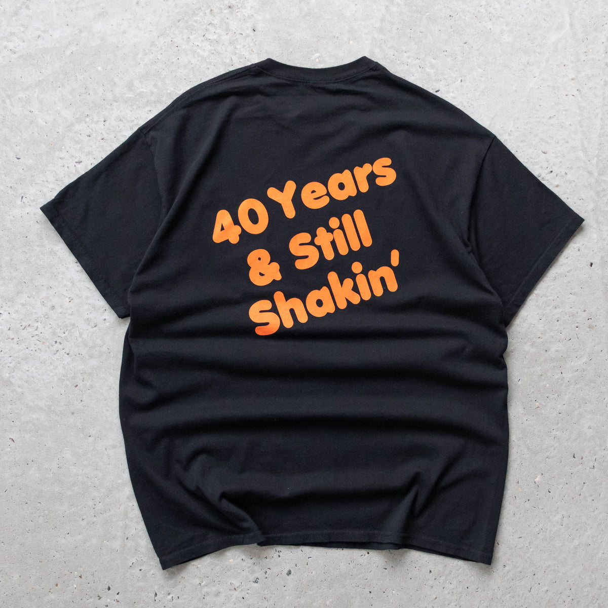 Hooters Still Shakin Graphic Tee - 2000s (XL)