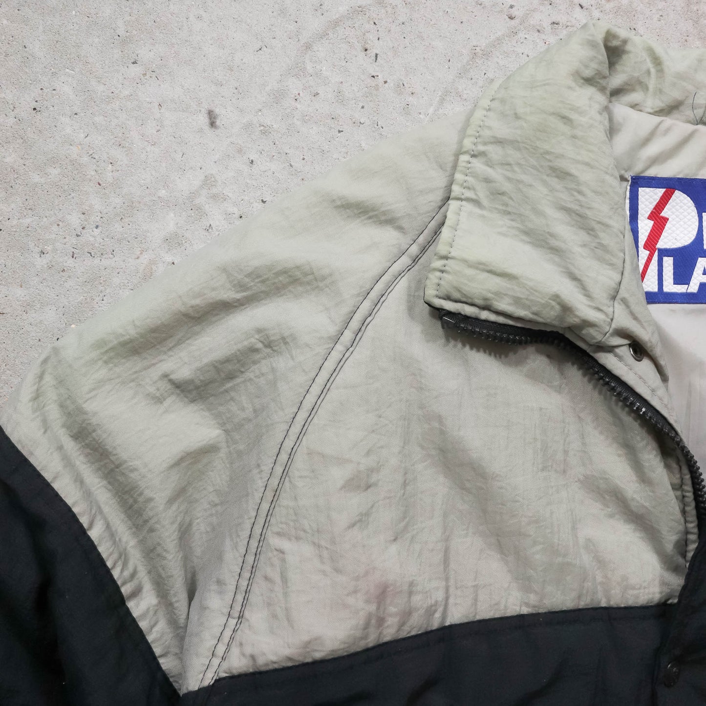 Oakland Raiders Pro Player NFL Puffer Jacket - 90s (L)